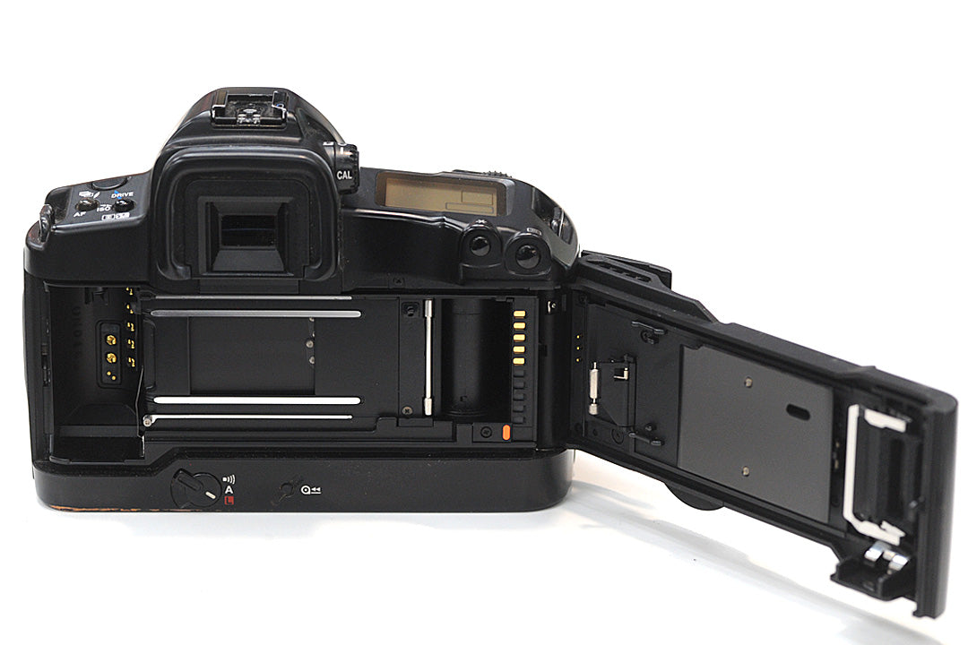 Canon EOS 3 Pro SLR + PB-E2 +STD Grip  Second Hand